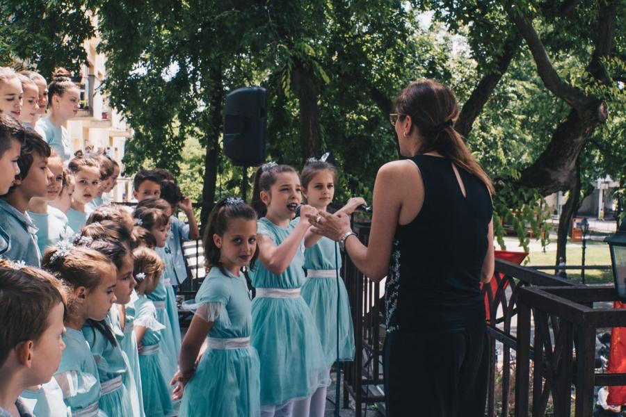 Mini-koncert gradskog dečijeg hora ŠARENI VOKALI - 11. jun<br />
